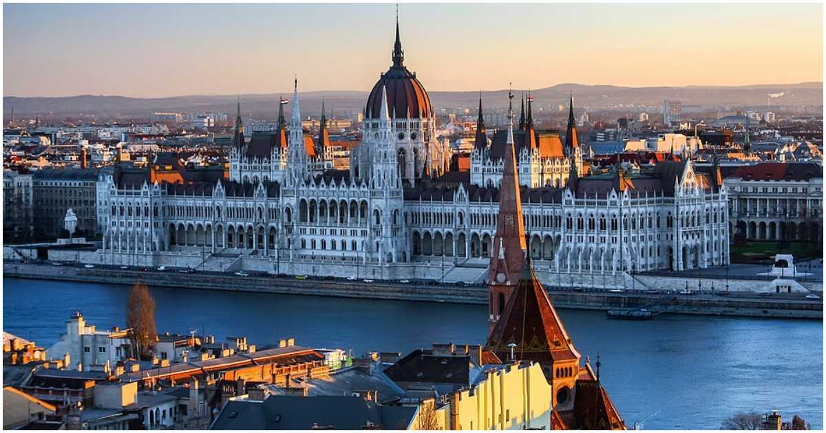 হাঙ্গেরির বুদাপেস্টে অবস্থিত দেশটির পার্লামেন্ট ভবন। ছবি: উইকিমিডিয়া কমন্স